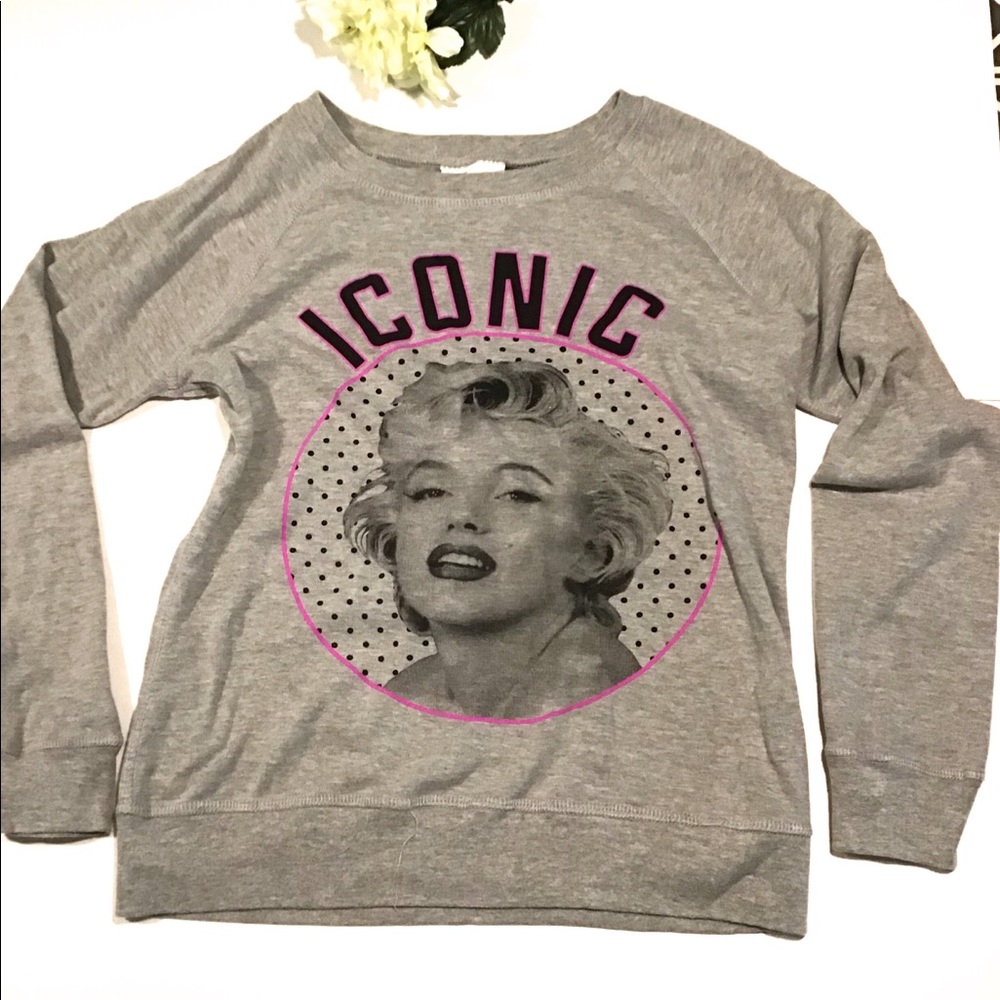 Marilyn Monroe gray sweater size Small